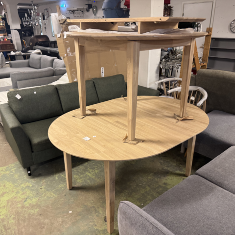 matbord + iläggsskiva