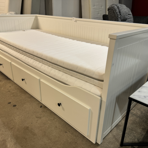 dagbäddram med lådor