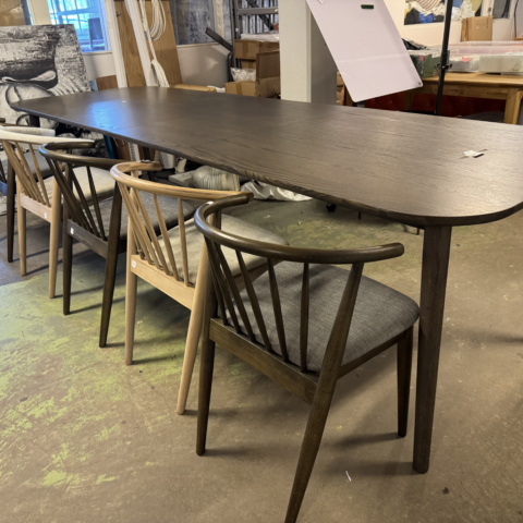 matbord + 2st iläggsskivor