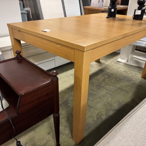 Matbord + iläggsskiva