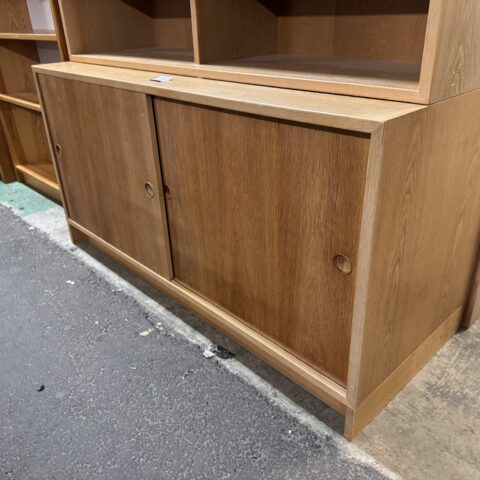 Skåp med skjutdörrar