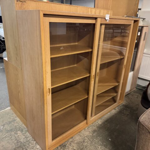 Skåp med skjutdörrar