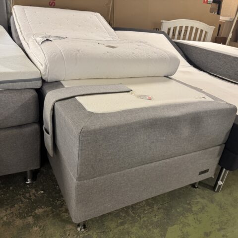 Elektriskt ställbar säng