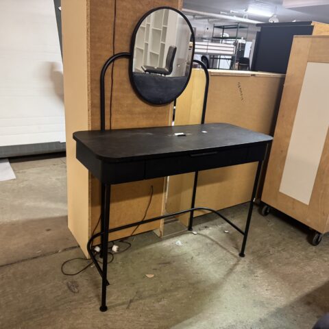 Sminkbord med spegel