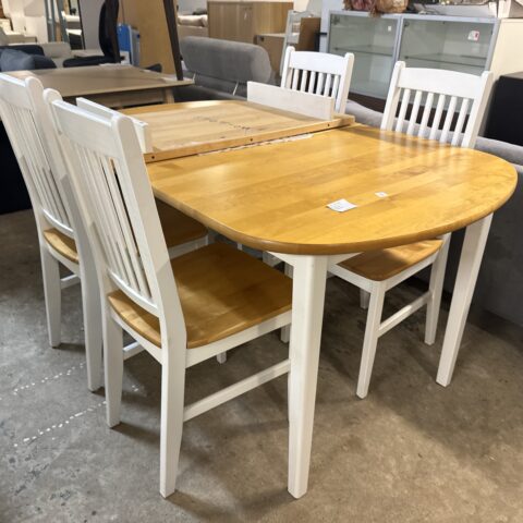 Köksbord+4st stolar