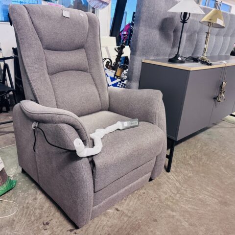 Seat-up-fåtölj
